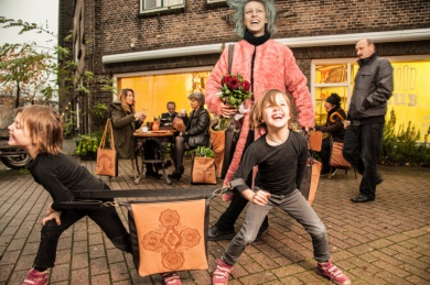 Sfeerimpressie van GEZOCHT: creatieve teken-vrijwilliger voor vegan tassen lijn bij  Stichting Wishingwellwest